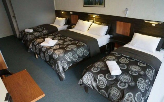 Golden Leaf Motel