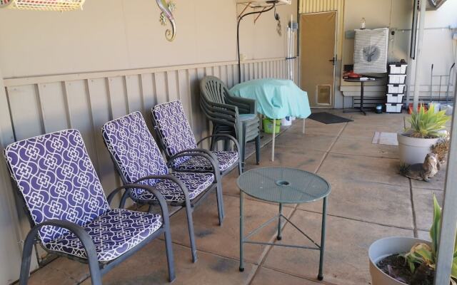 Chrissie's Dongara - Pet Friendly