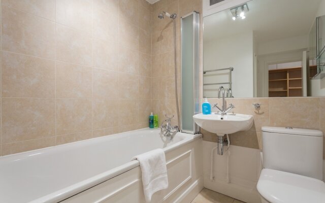 1 Bedroom Apartment in Chelsea Sleeps 3