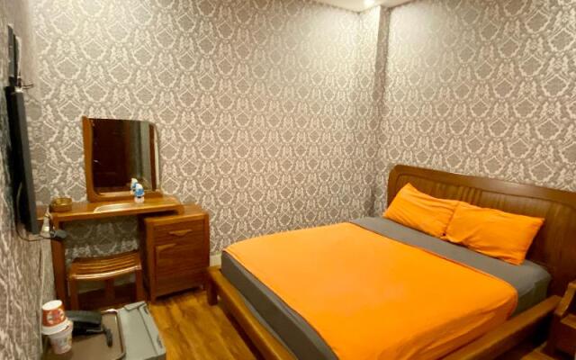 Spring Hotel by ZUZU