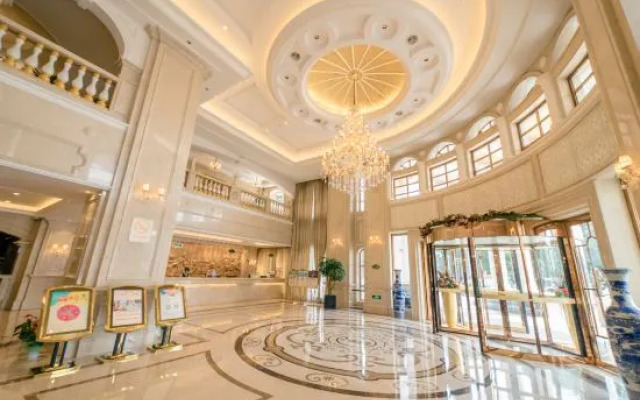 Vienna International Hotel (Shanghai Songjiang Development Zone Sports Center Metro Station)