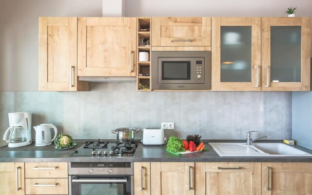 Awesome Home in Makarska With Wifi and 4 Bedrooms