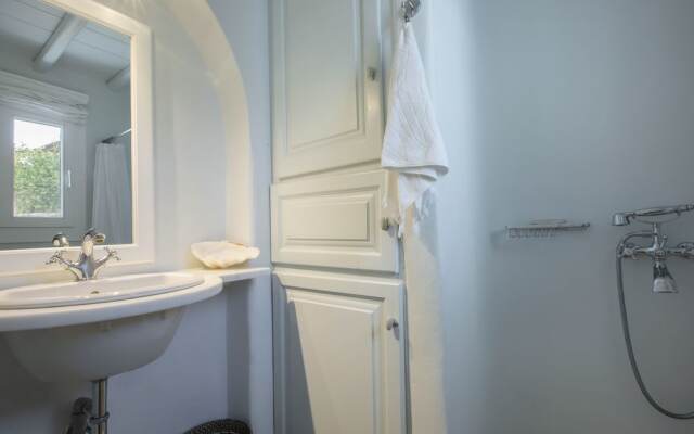 Villa Aerie - Sweeping Sea Views, Eclectic Style by Villarentalsgr