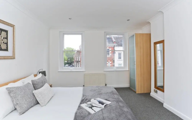 Platinum Apartments in Farringdon 9980