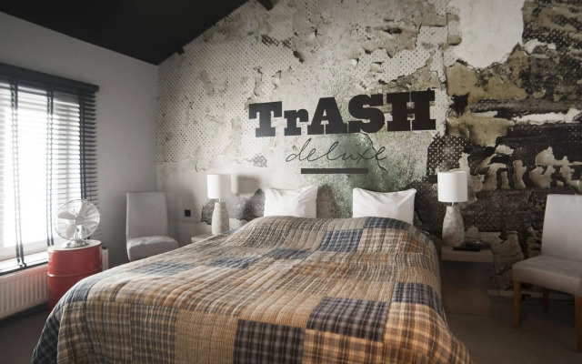Trash Deluxe