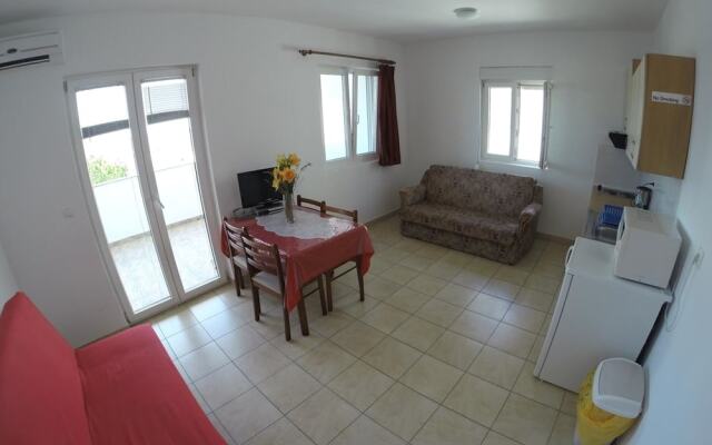 Cosy Apartment in Zadar With Balcony