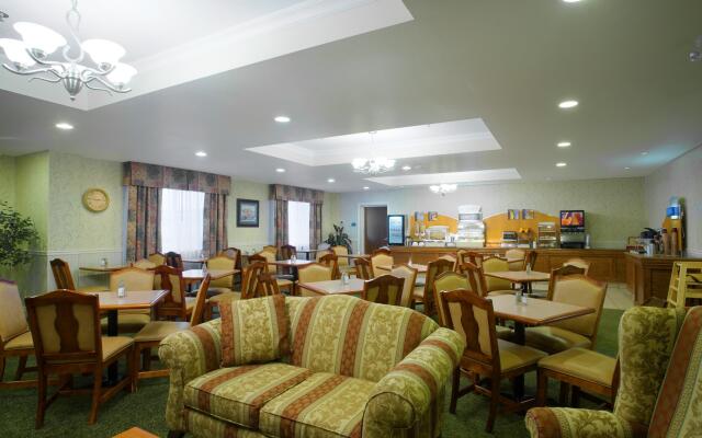 Holiday Inn Express Hotel & Suites Gananoque, an IHG Hotel