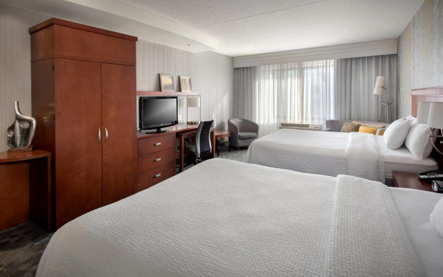 Courtyard by Marriott Republic Aprt Long Island/Farmingdale