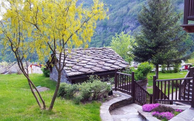 Chalet with One Bedroom in Fontainemore, with Wonderful Mountain View, Enclosed Garden And Wifi - 13 Km From the Slopes