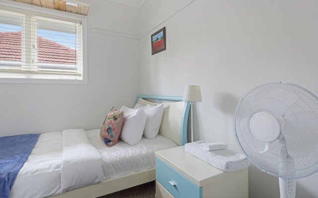 3 Bedroom In Papatoetoe w Parking - Wifi
