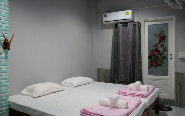 Muangluangraek Homestay