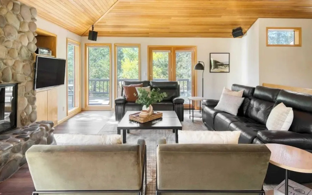 Tanner by Avantstay Modern Cascades Escape