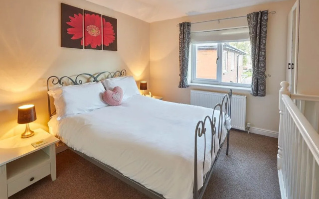 Host & Stay The Limes