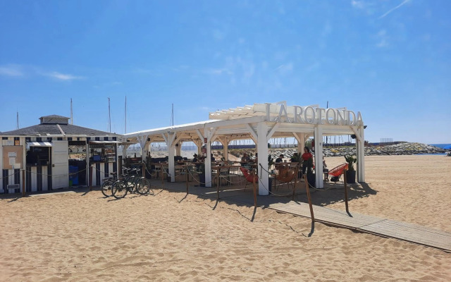 Bright near the beach & Barcelona - Apartment