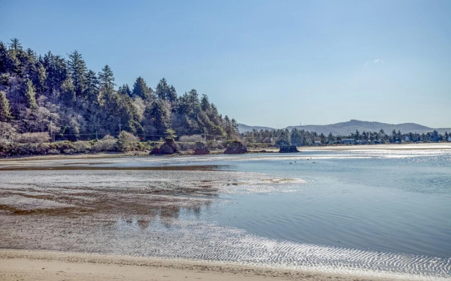 Baywood Shores Bed & Breakfast