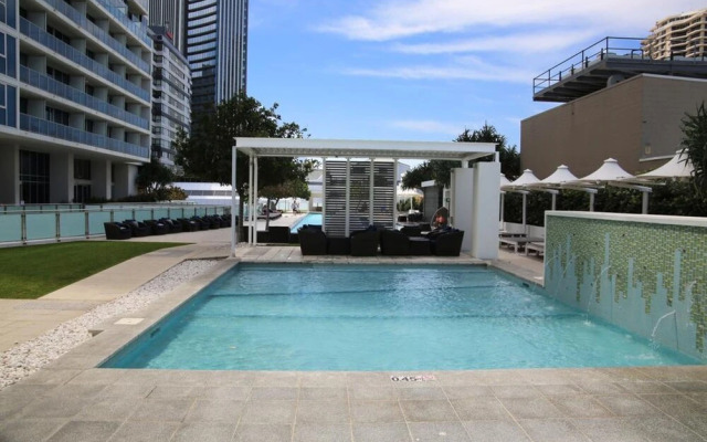 Pelicanstay Surfer Paradise Condo Hotel