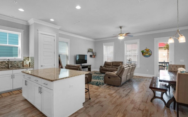 Daydream Beach 4 Bedroom Home by RedAwning