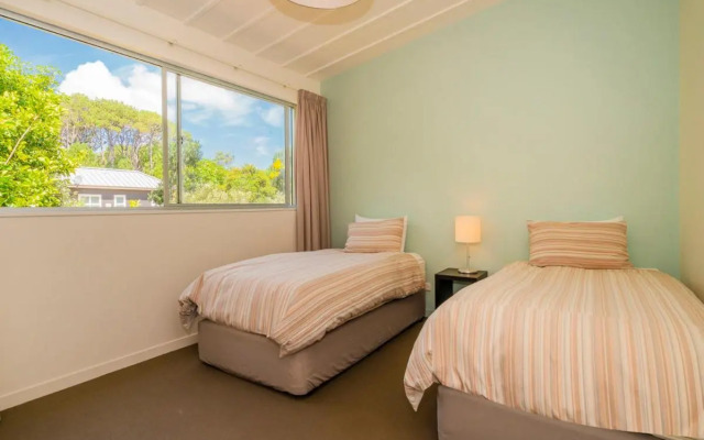 The Golden Hideaway - Matarangi Holiday Home