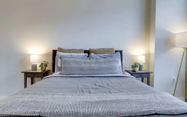 Fantastic 1 Bedroom Condo at Arlington