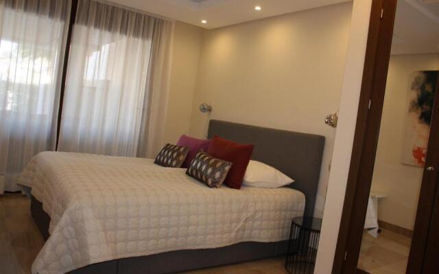 100 - Beach apartment with Private Pool