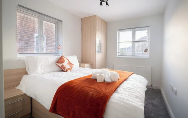 D'luxe 5 Beds Home in Isleworth London