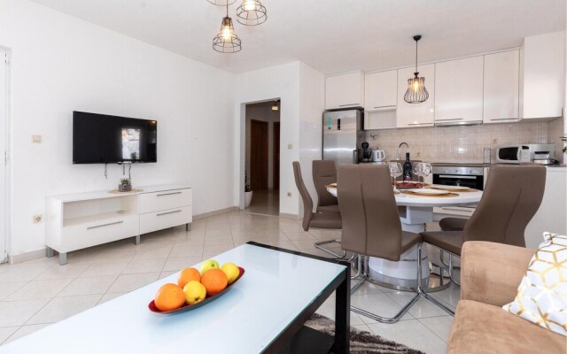 Nice Apartment in Komarna With Wifi and 3 Bedrooms