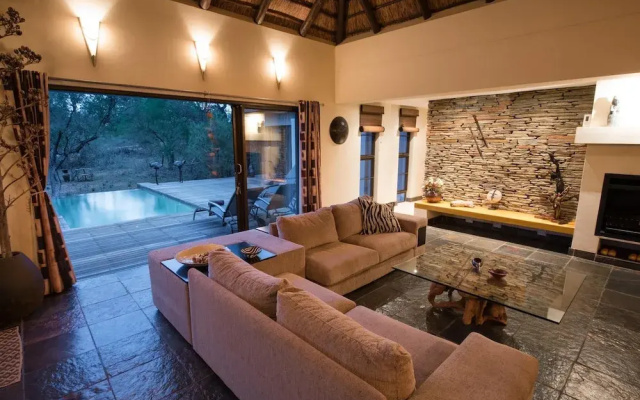 Luxury Villa With a Swimming Pool in Hoedspruit