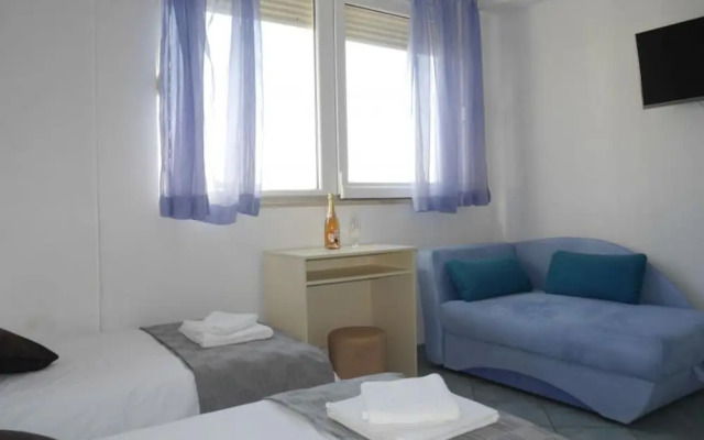 Dugi Rat Seaside Apartments