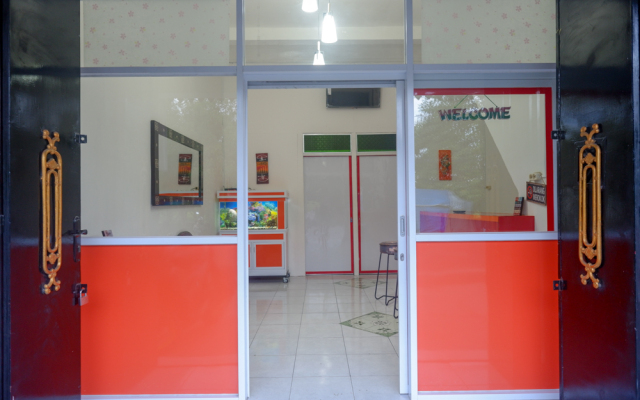 RedDoorz Syariah near Exit Toll Ngemplak Solo