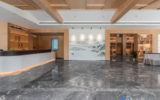 Jianguo HIDDEN Hotel (Huanggang Luotian Tiantangzhai Scenic Area Branch)