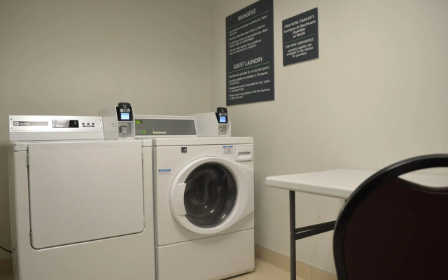 Holiday Inn Hotel & Suites Montreal Airport by IHG