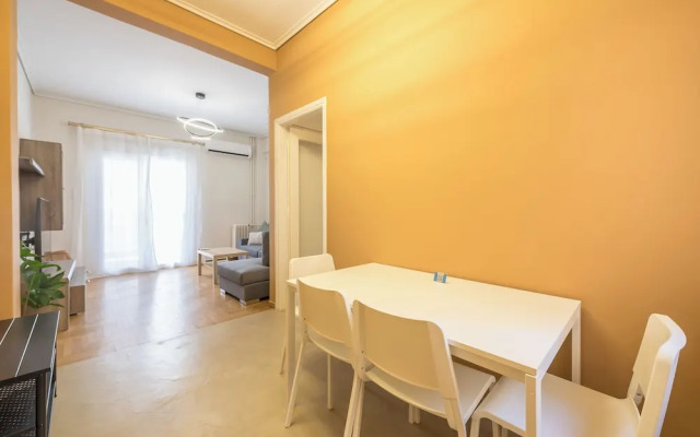 Stylish 2 Bd Urban Retreat Near Panormou