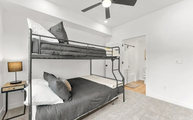 Gateway Getaway #102 2 Bedroom Condo