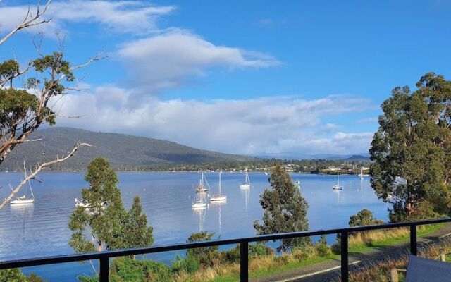 The Beach House- Essentially Tas Dover