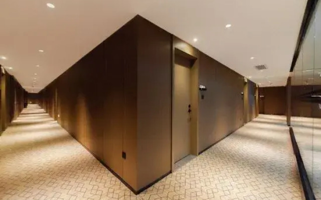 Boom Hotel