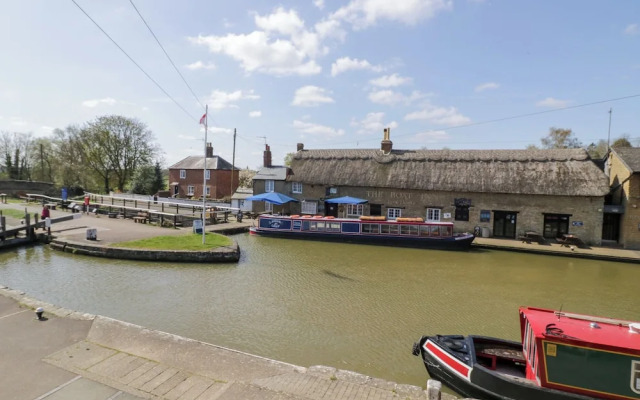 4 Canalside Cottages