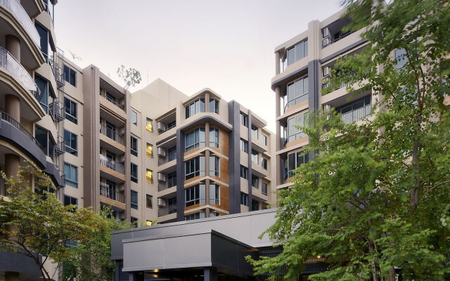 Siamese Nanglinchee Residence