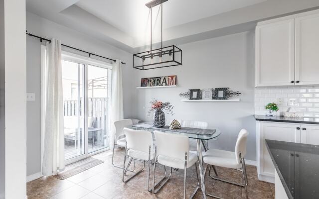 GLOBALSTAY. Luxury 3BR Townhomes with HOT TUB, Gym, BBQ