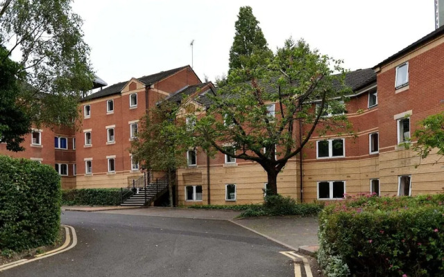 Queen's Hospital Close