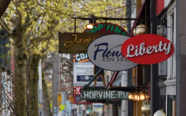 A-Center of Capital Hill- Sleep 2