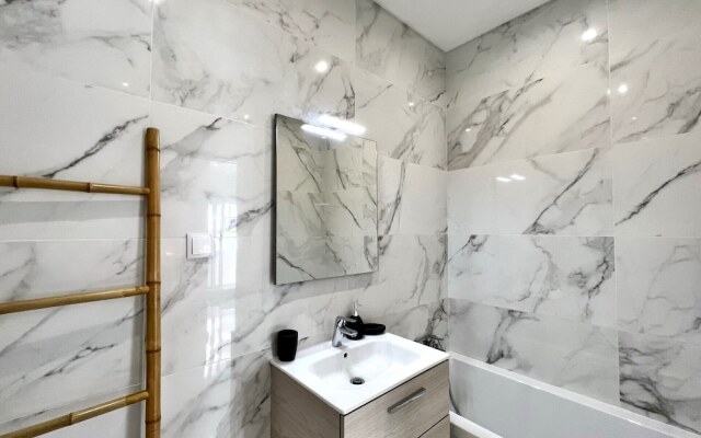 Praia DA Rocha Modern by Homing