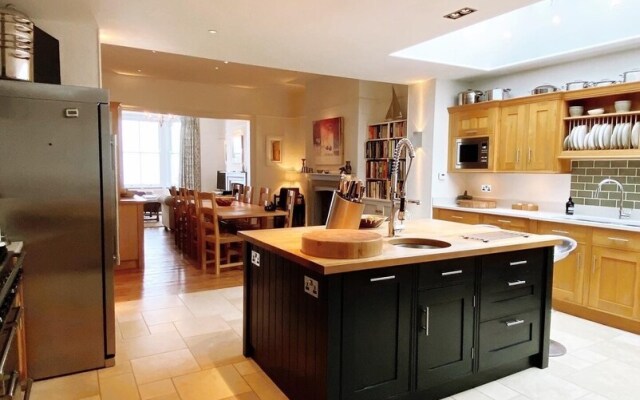 Spectacular Coastal Townhouse in Fowey for 8