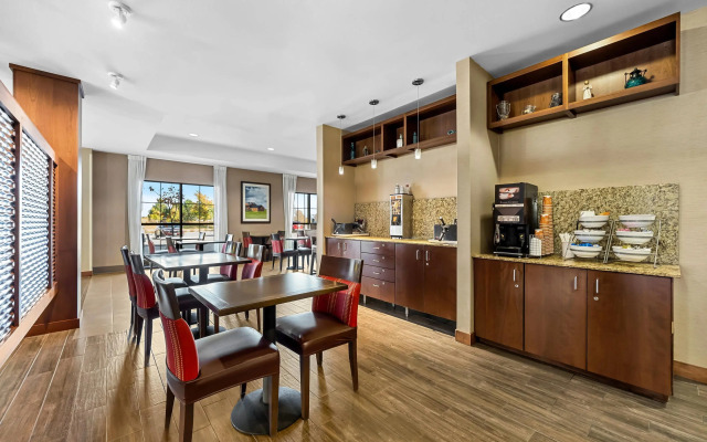 Comfort Inn & Suites West - Medical Center