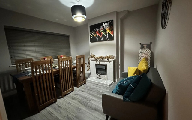 Beautiful 4-bed House in Birmingham Airport NEC