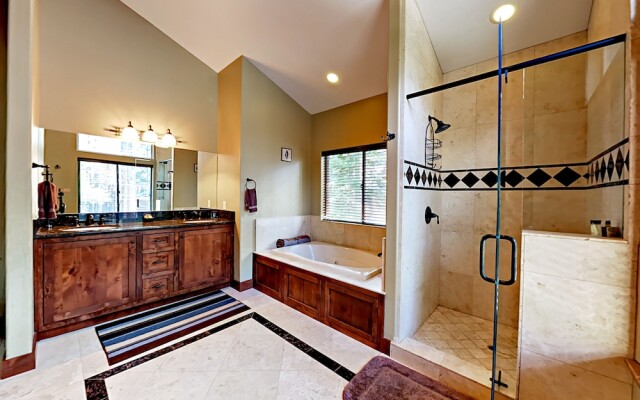High End Executive Tahoe Home by RedAwning