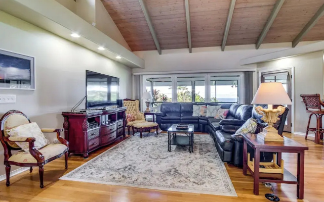 Honomu Home w/ Screened Lanai + Ocean Views!