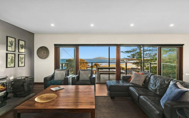 CARMELONE Gerroa 4pm check out on Sundays