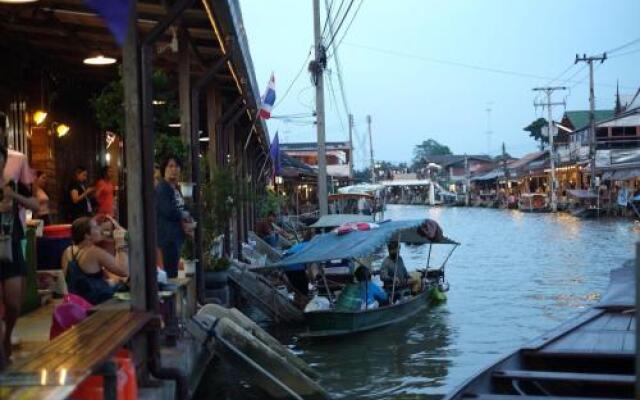 Vayla Samran 2 Amphawa Floating Market