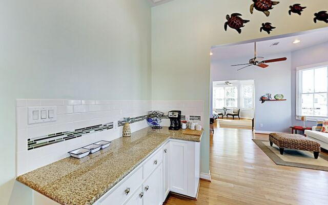 Renovated Historical - 2 Br Apts