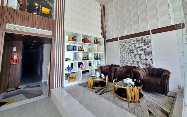 HANZ The Moon Hotel 3